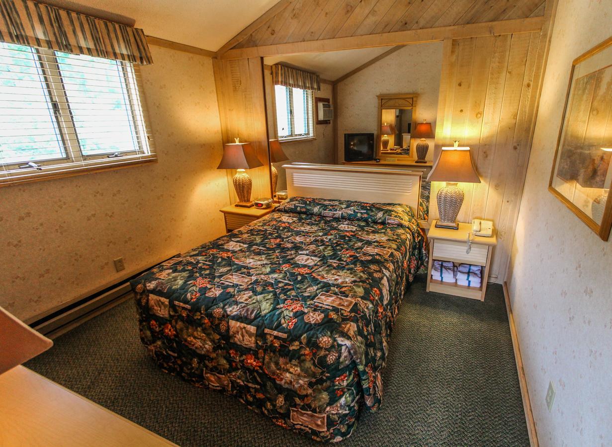 Smoketree Lodge Bedroom