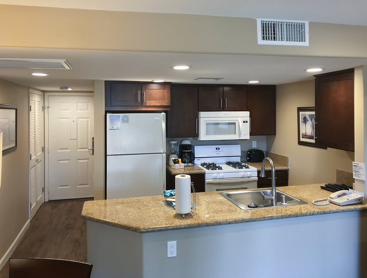 Vacation Internationale - The Oasis kitchen inside