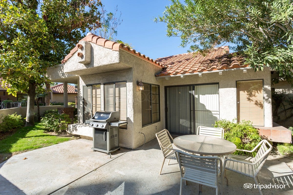 Vacation Internationale - The Oasis outdoor patio