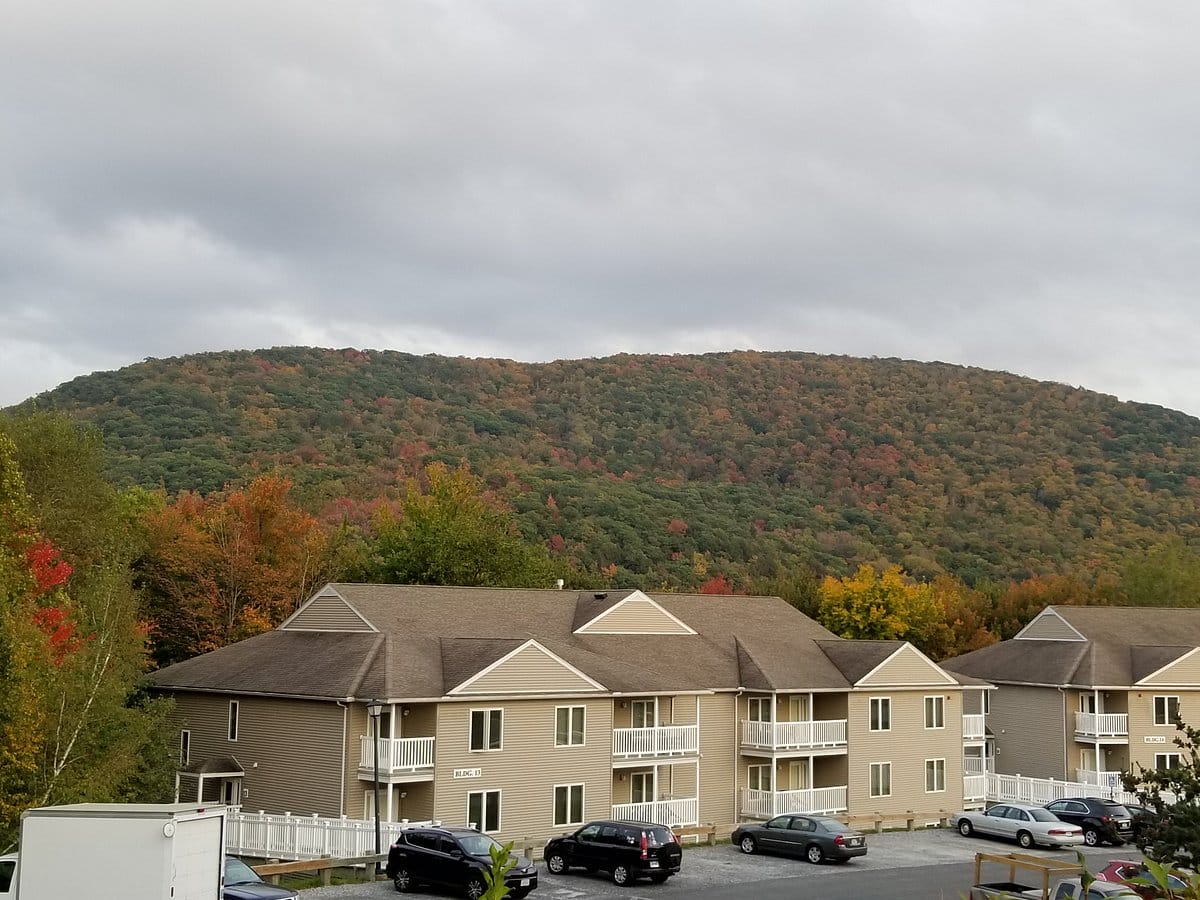 Vacation Village In The Berkshires parking