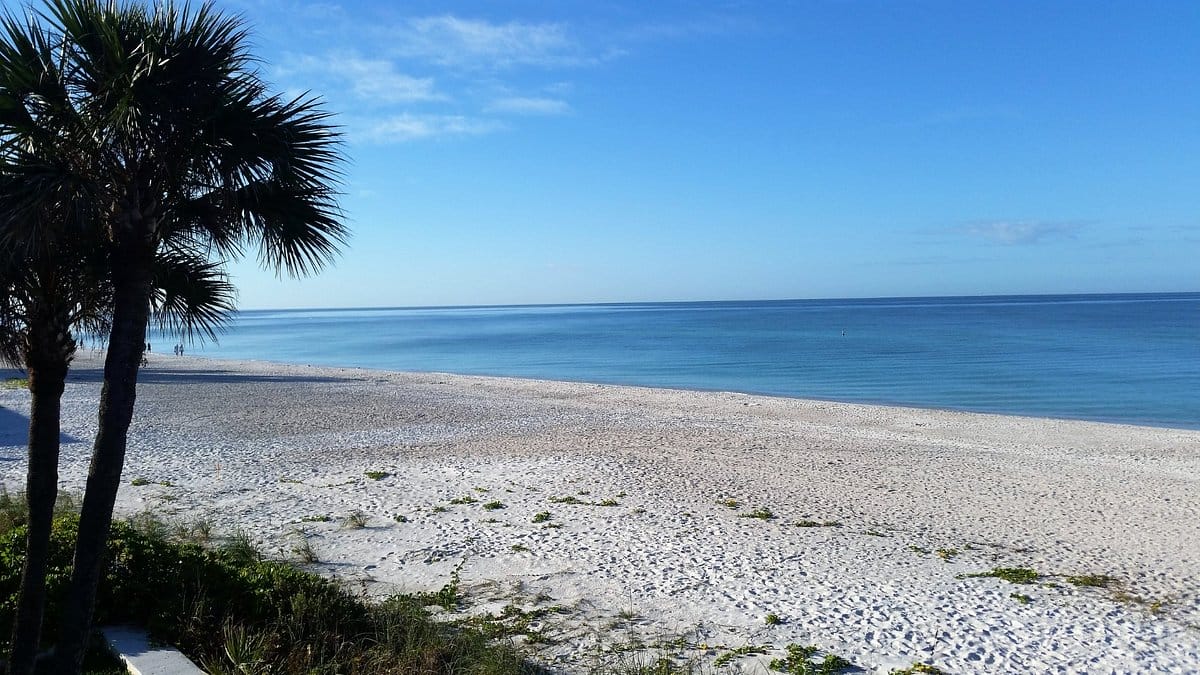 Via Roma Beach Resort, A Bluegreen Resort beach view