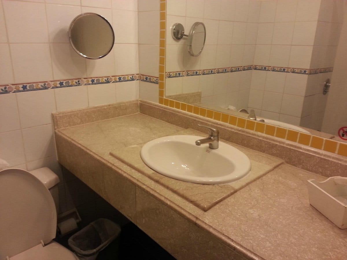 Victorian House bathroom