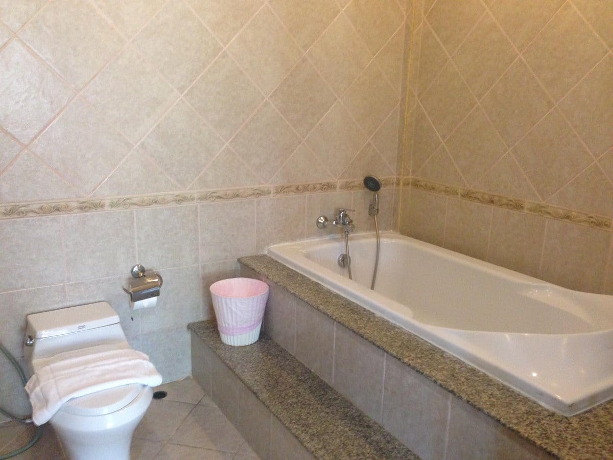 View Talay Villas Holiday Resort bathroom