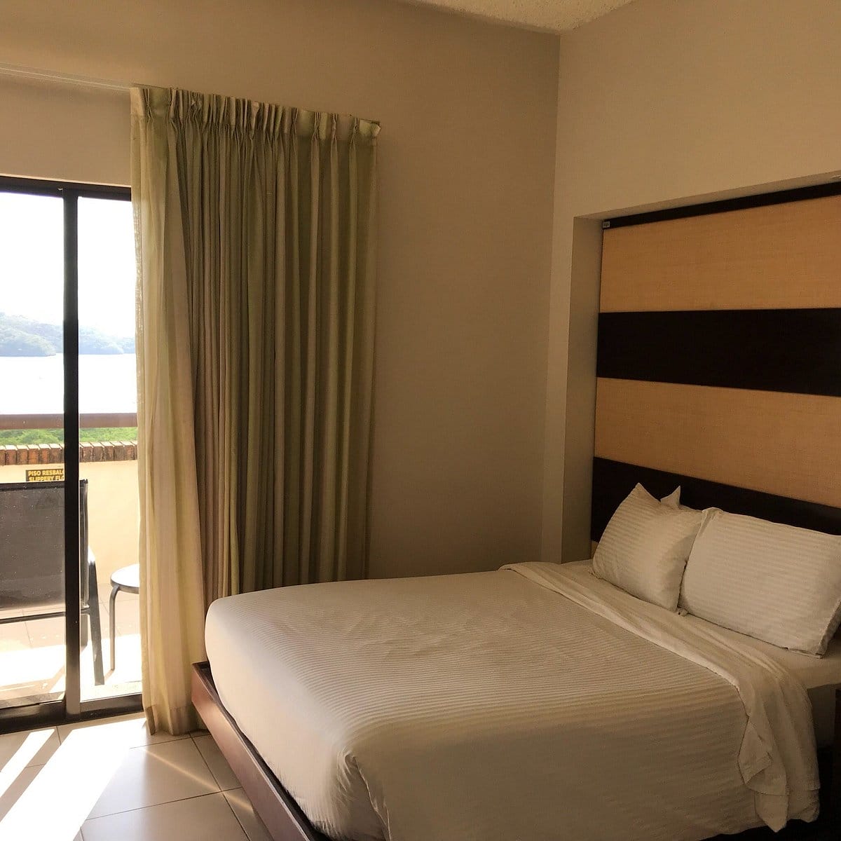 Villas Sol Hotel And Beach Resort window bed