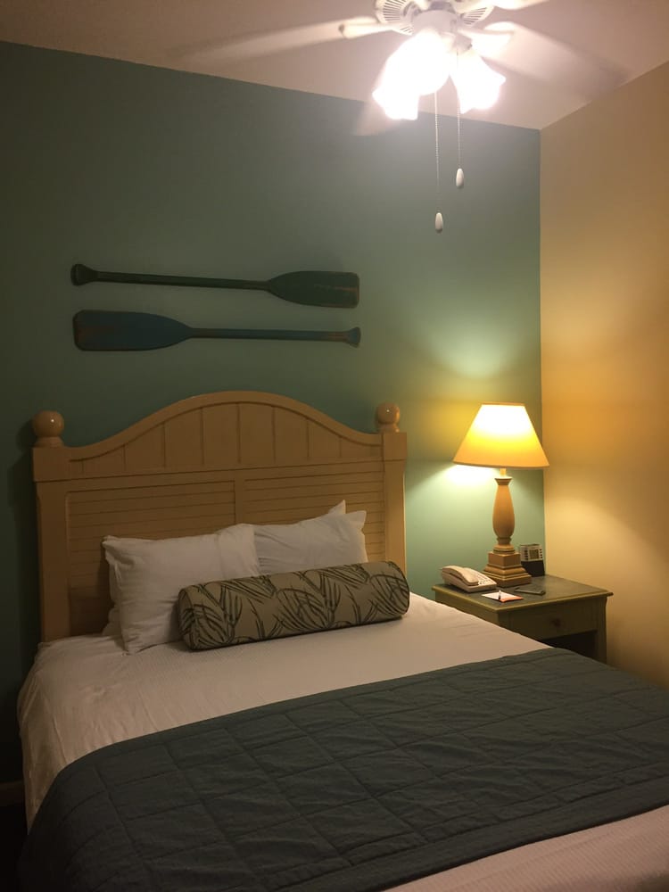 Wyndham Beach Street Cottages bed