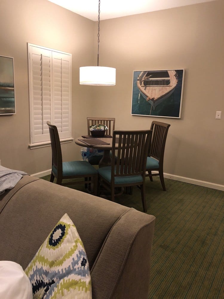 Wyndham Beach Street Cottages dining