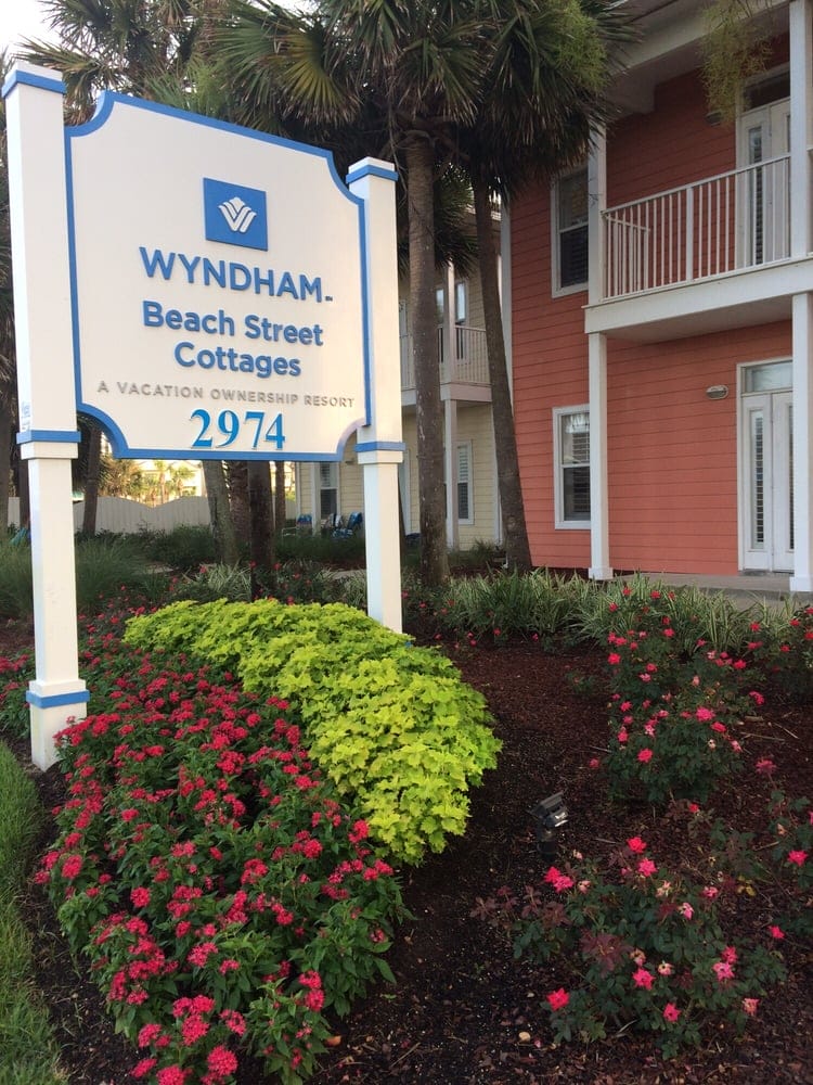Wyndham Beach Street Cottages sign