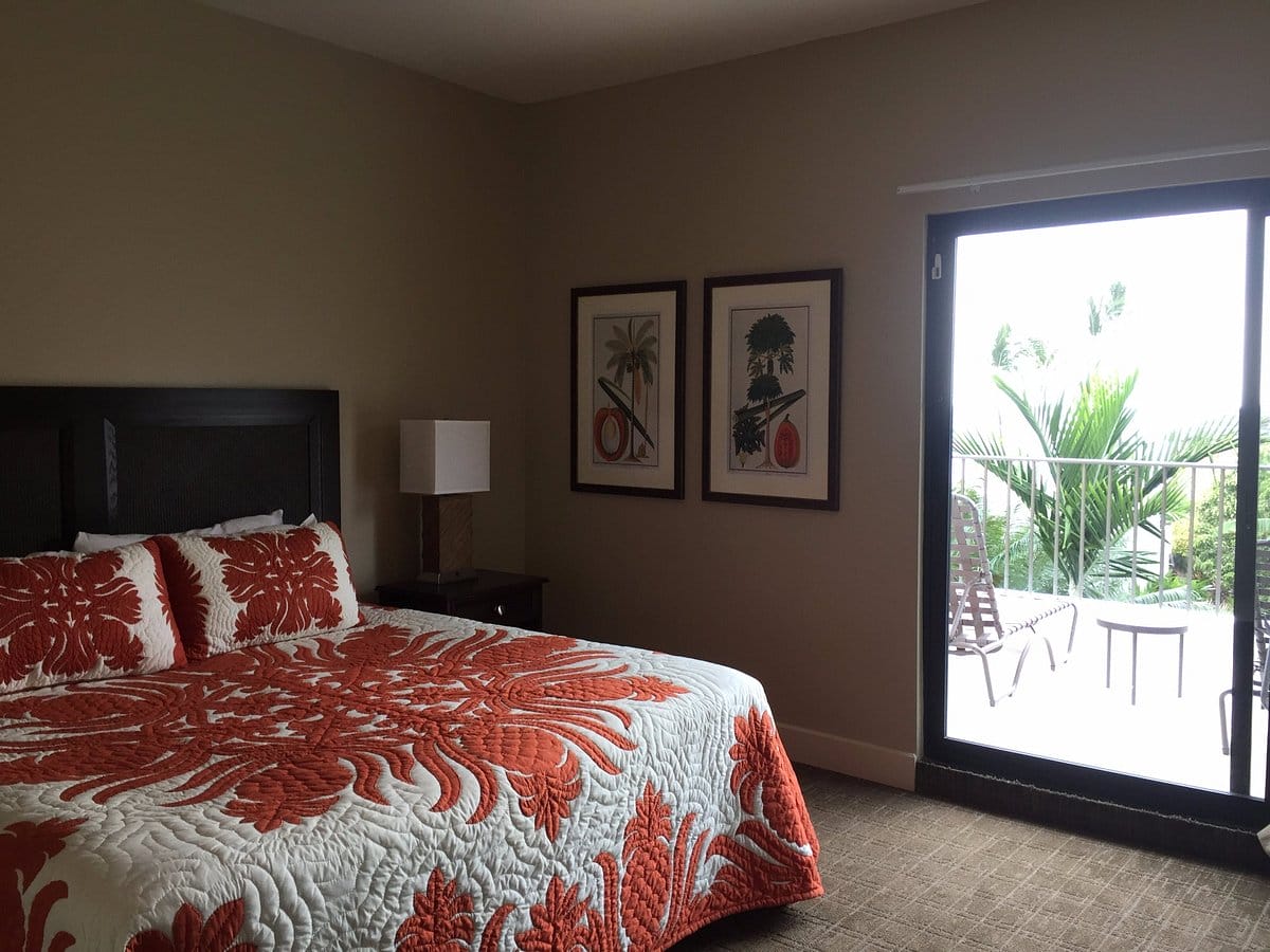 Wyndham Hawaii At Royal Sea Cliff bed area