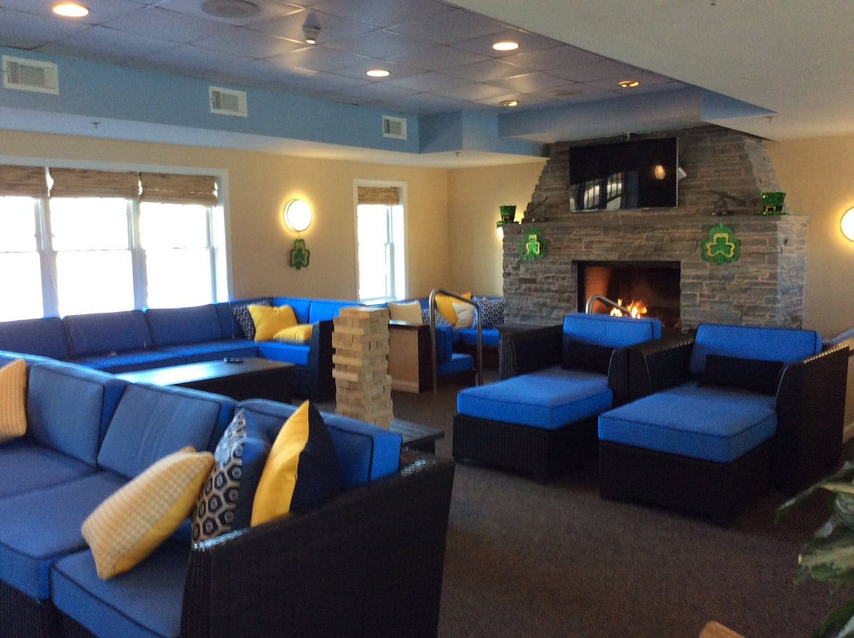 Wyndham Long Wharf Resort lounge