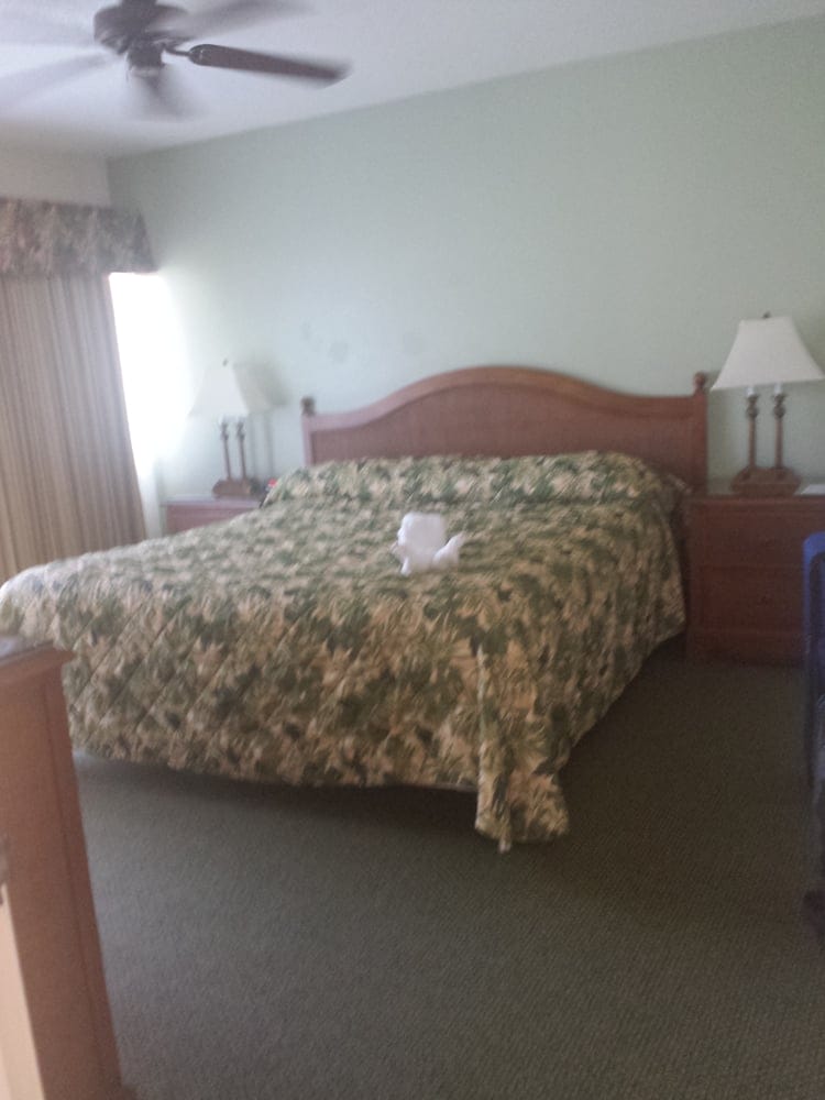 Wyndham Makai Club bed