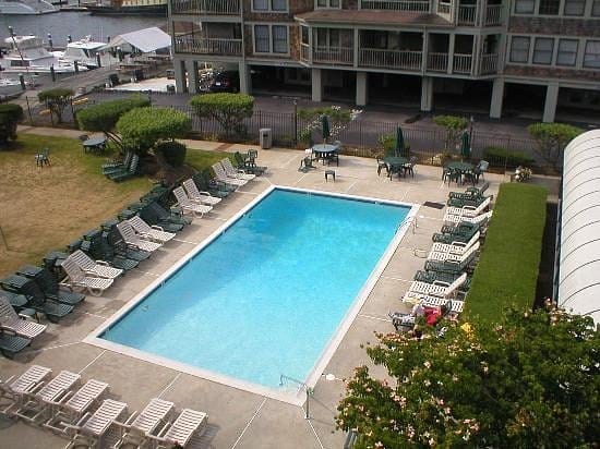 Wyndham Newport Onshore pool