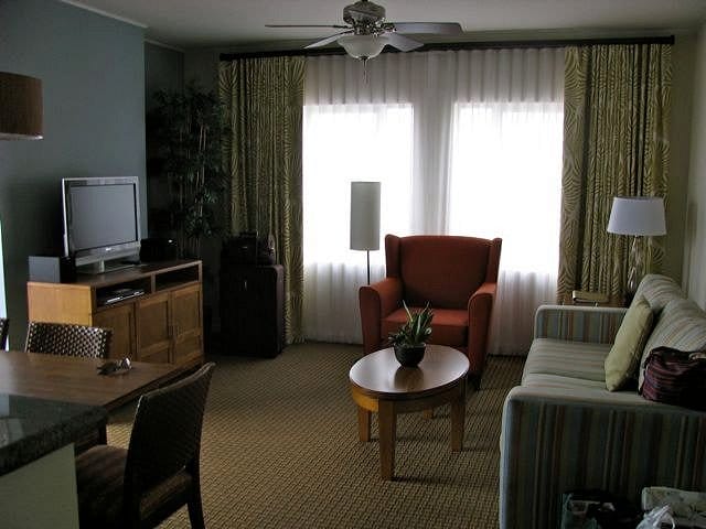 Wyndham Oceanside Pier Resort living room