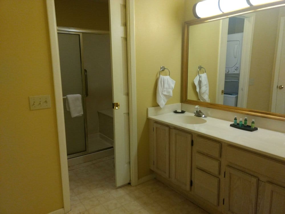 Wyndham Pagosa bathroom