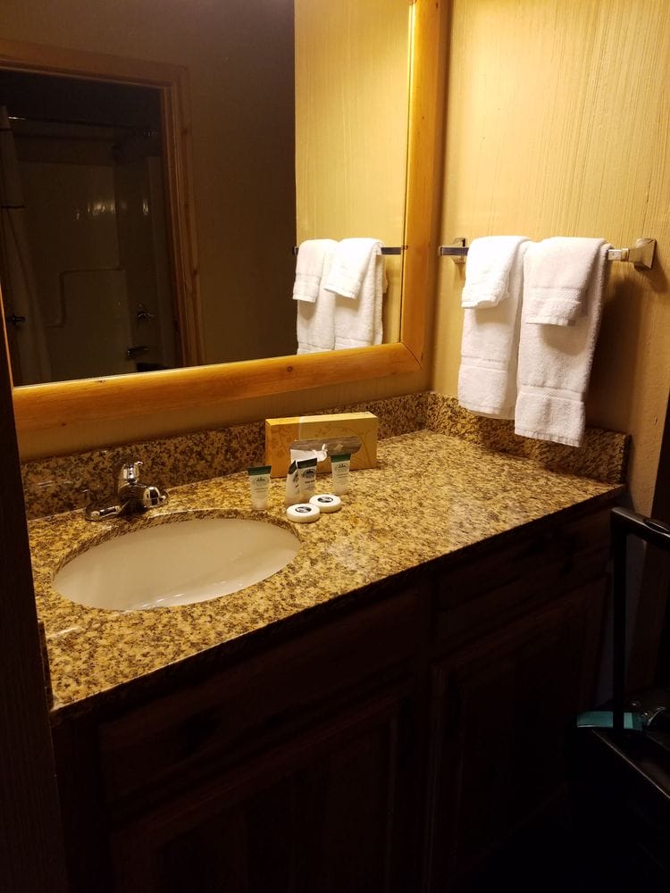 Wyndham Vacation Resorts At Glacier Canyon bath sink