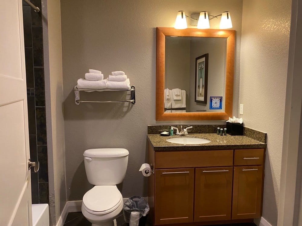 Wyndham Vacation Resorts Great Smokies Lodge bathroom