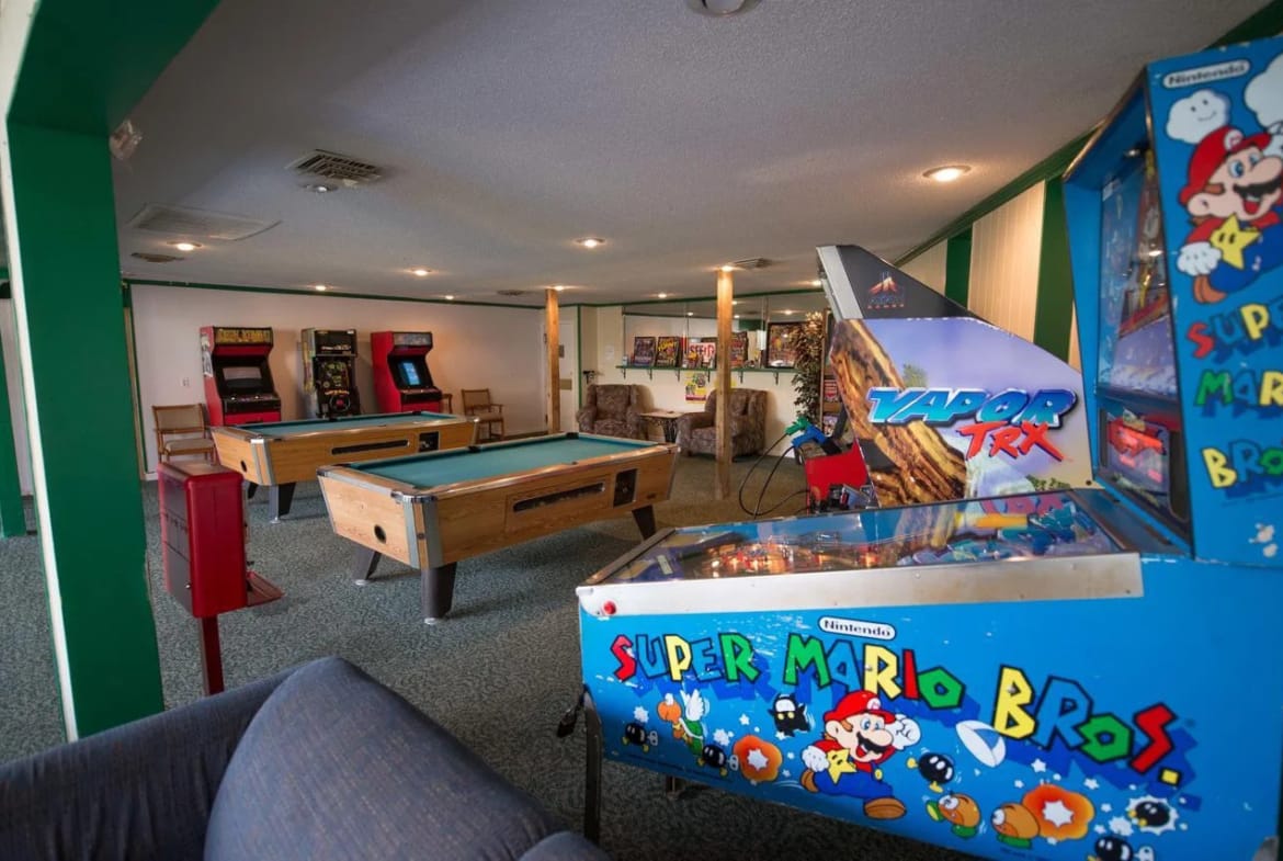 Branson Yacht Club At Rock Lane Game Room