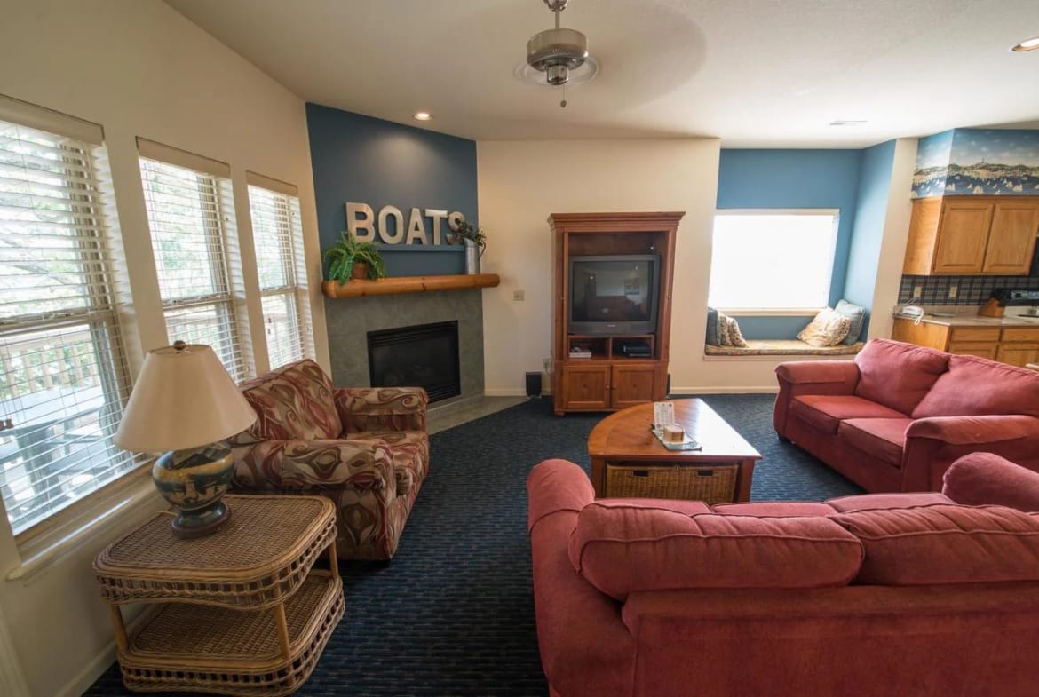 Branson Yacht Club At Rock Lane Living Room