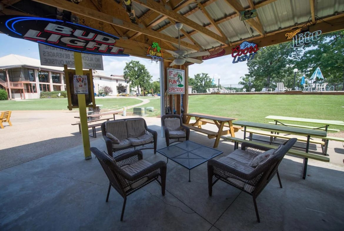 Branson Yacht Club At Rock Lane Outdoor Lounge