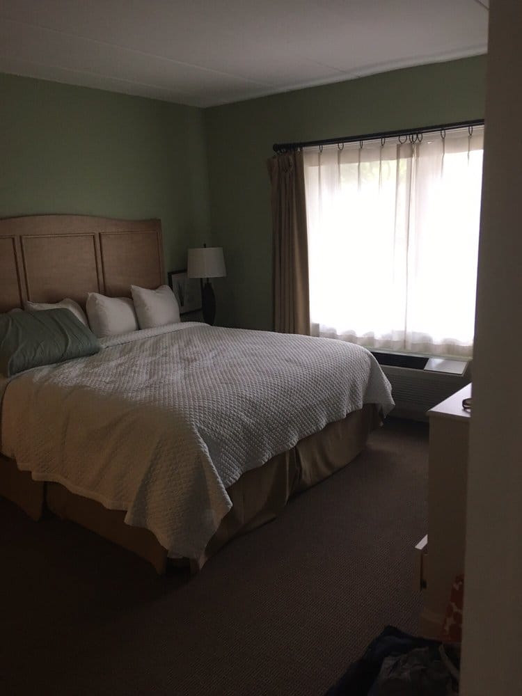 holly tree resort hotel yarmouth massachusetts