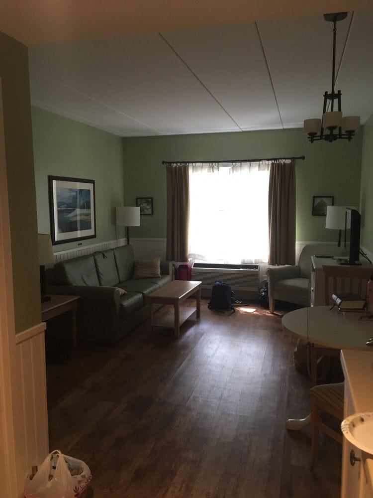 holly tree resort hotel yarmouth massachusetts