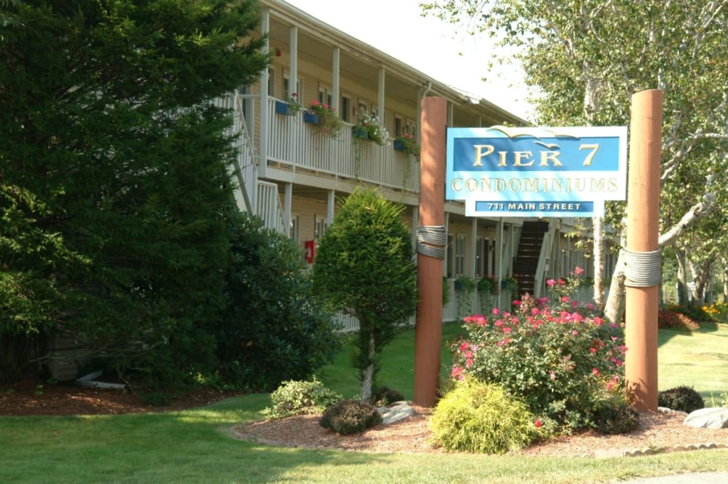 Pier 7 Condominiums