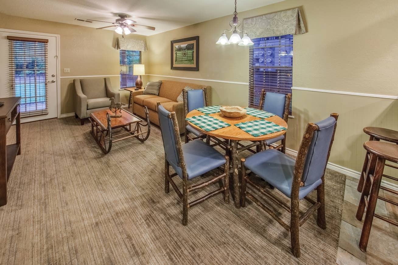 Holiday Inn Club Vacations Villages Resort at Lake Palestine Living Room