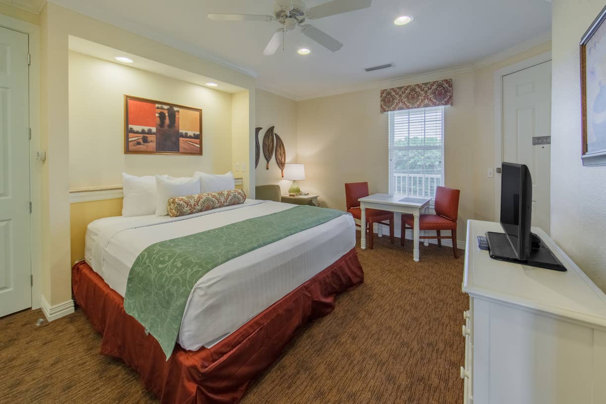 Holiday Inn Club Vacations Villages Resort at Lake Palestine Bedroom