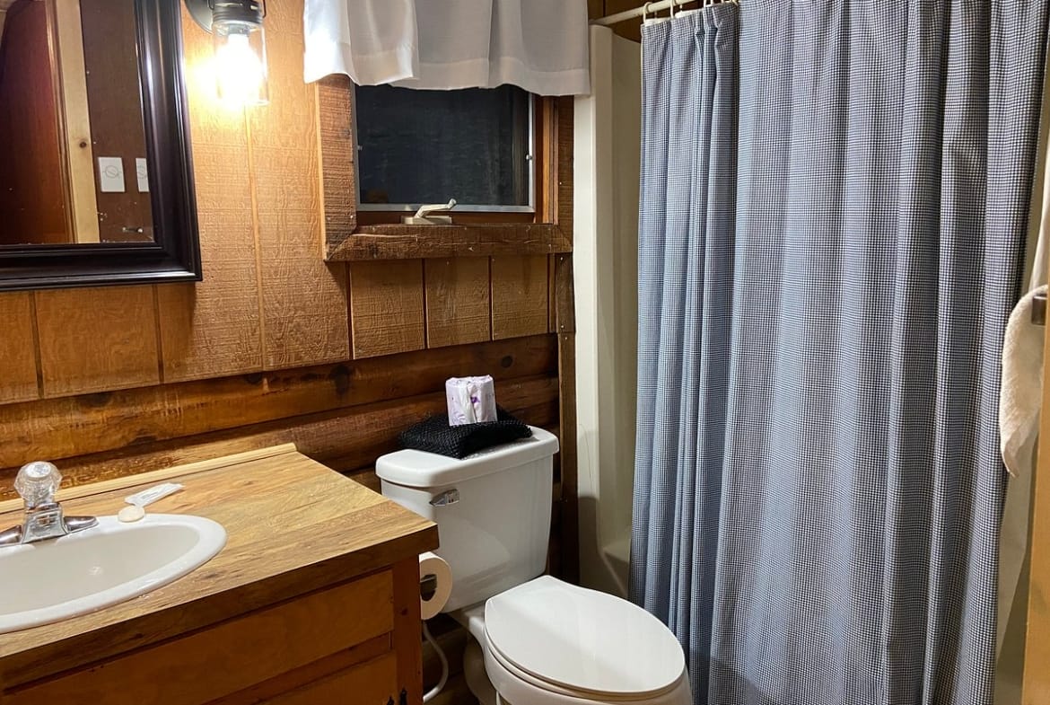 Willow Valley Resort Cabin Bathroom