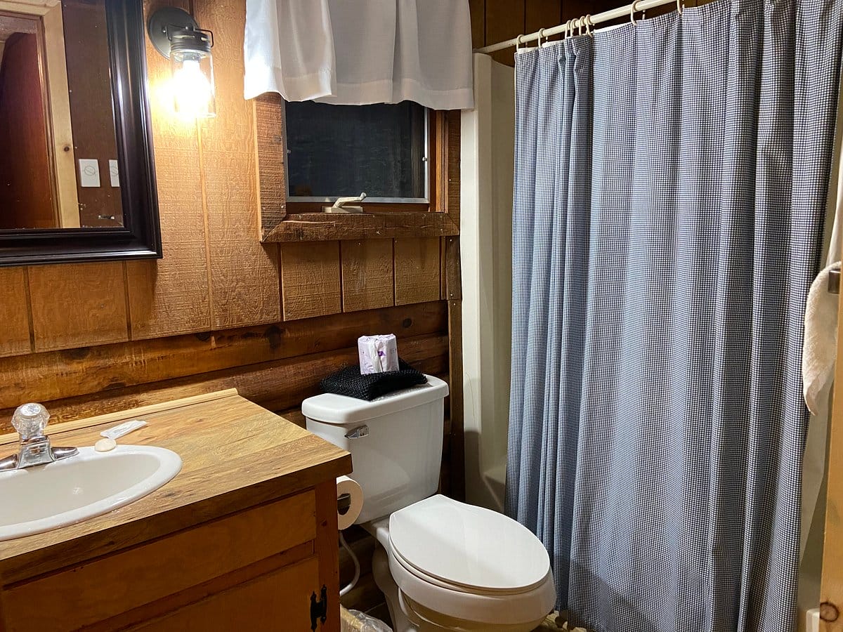 Willow Valley Resort Cabin Bathroom